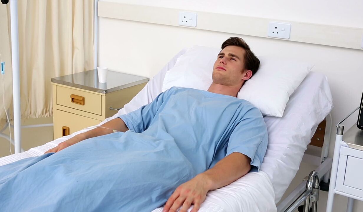 Po operaciji povečanja penisa mora moški ostati v postelji
